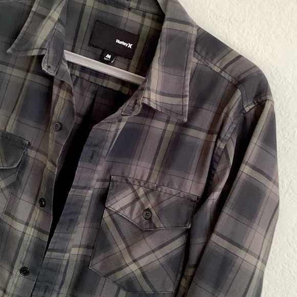 \Hurley\ Men’s Nike Dri-Fit Button Down - Picture 2 of 16